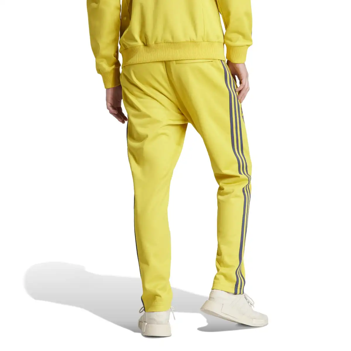 IT7800_4_APPAREL_On_Model_Back_View_white.webp