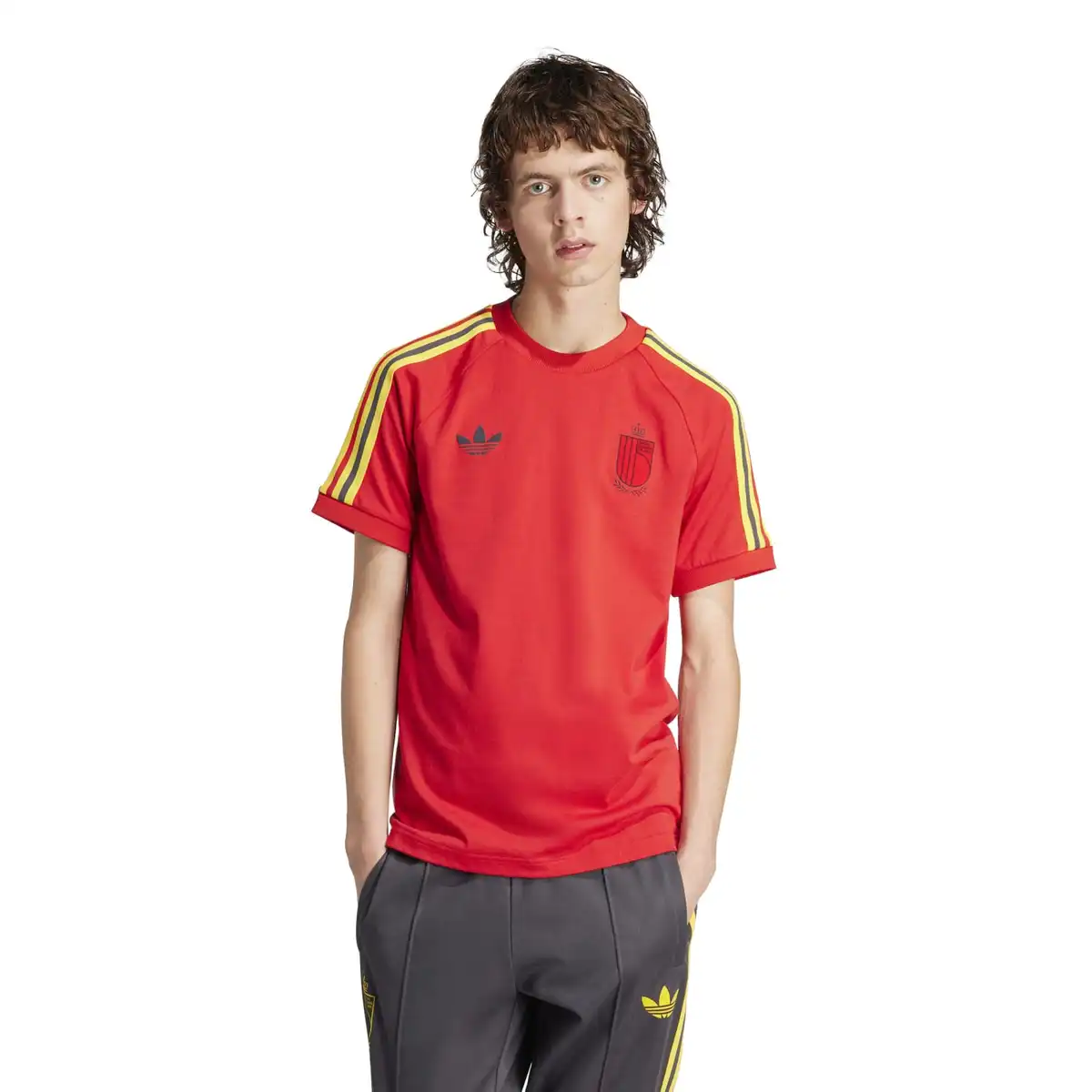 IT7802_3_APPAREL_On_Model_Standard_View_white.webp