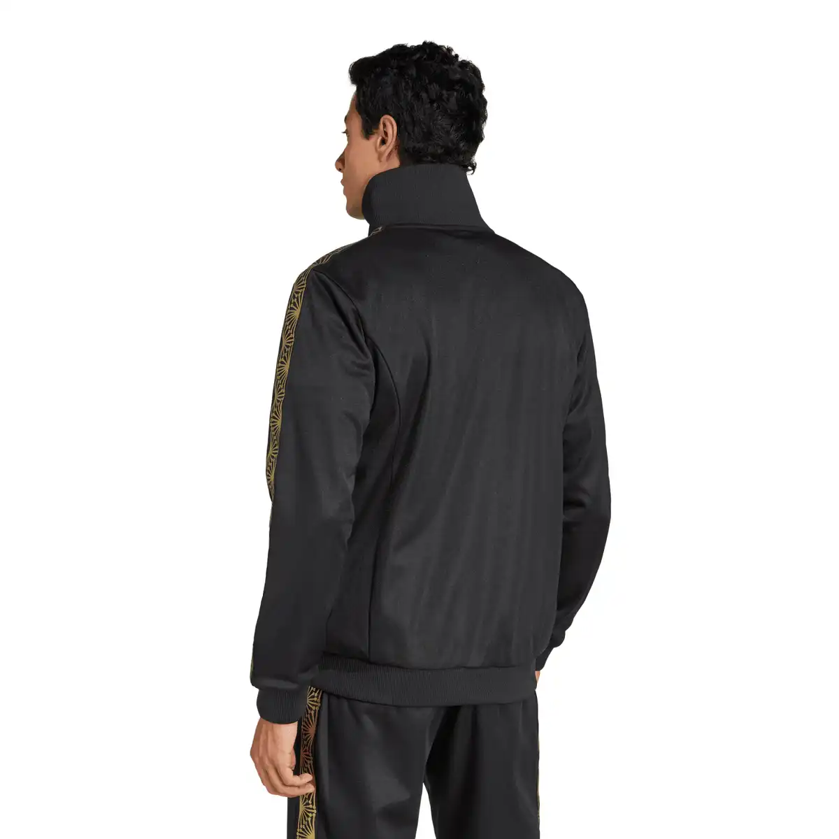 JE5335_3_APPAREL_On_Model_Back_View_white.webp