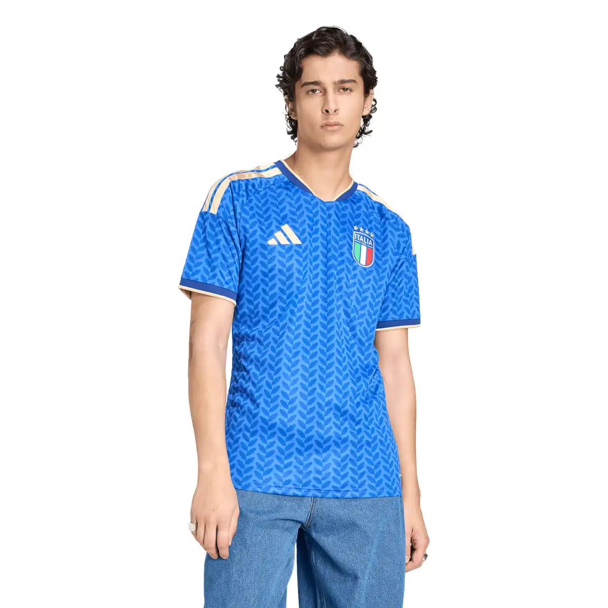 JL6937_3_APPAREL_On_Model_Standard_View_white.webp