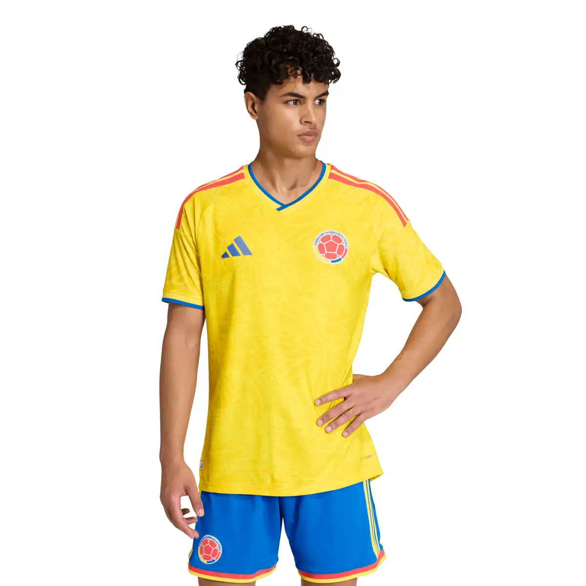 JL6971_3_APPAREL_On_Model_Standard_View_white.webp