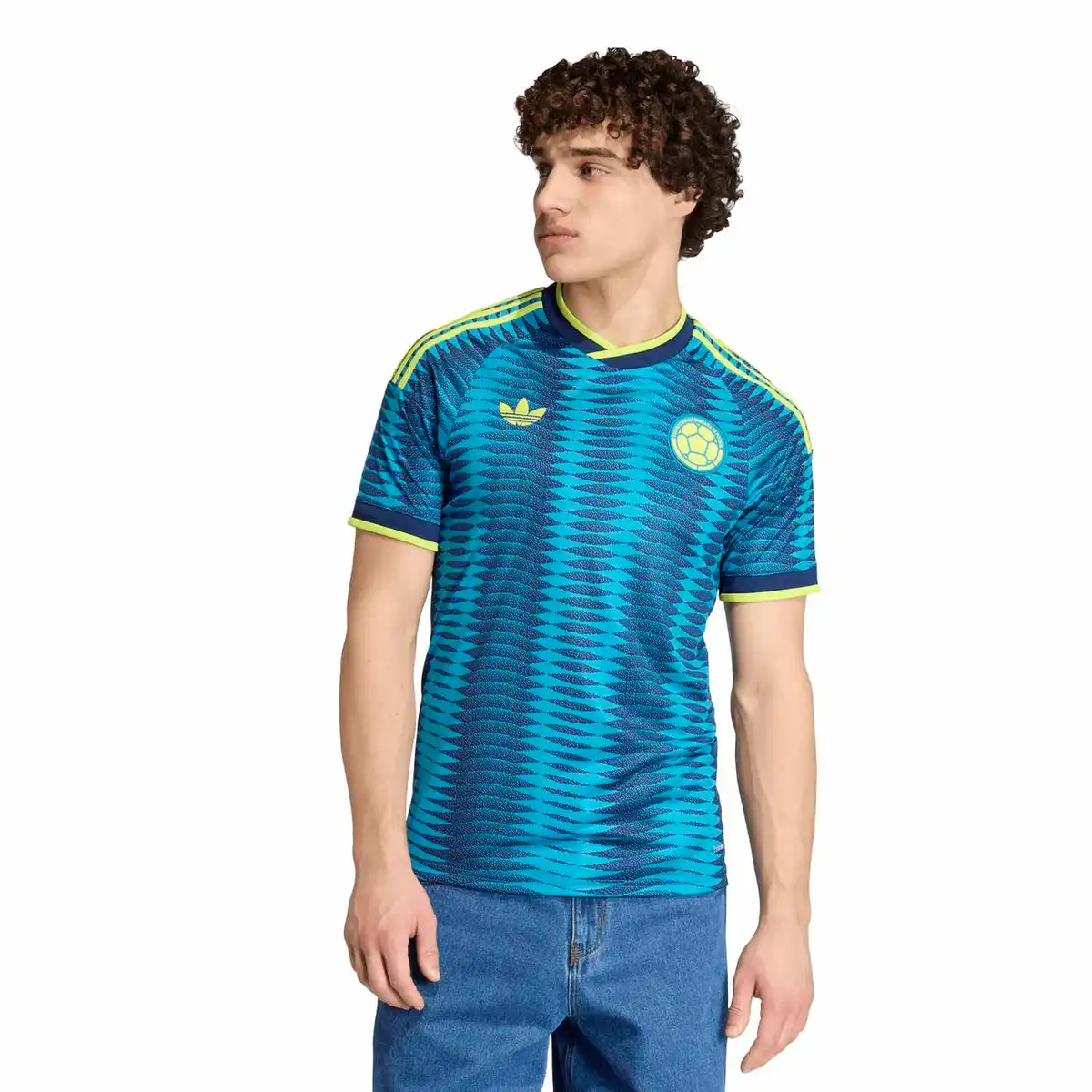 JL6974_4_APPAREL_On_Model_Standard_View_white.webp