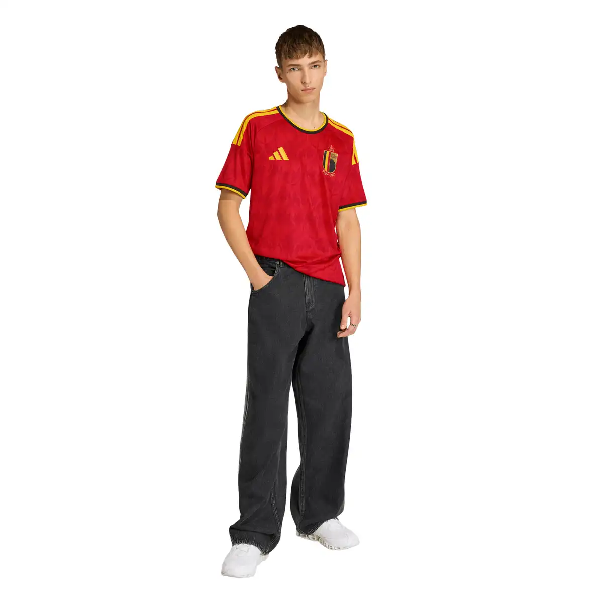 JM8381_5_APPAREL_On_Model_Walking_View_white.webp
