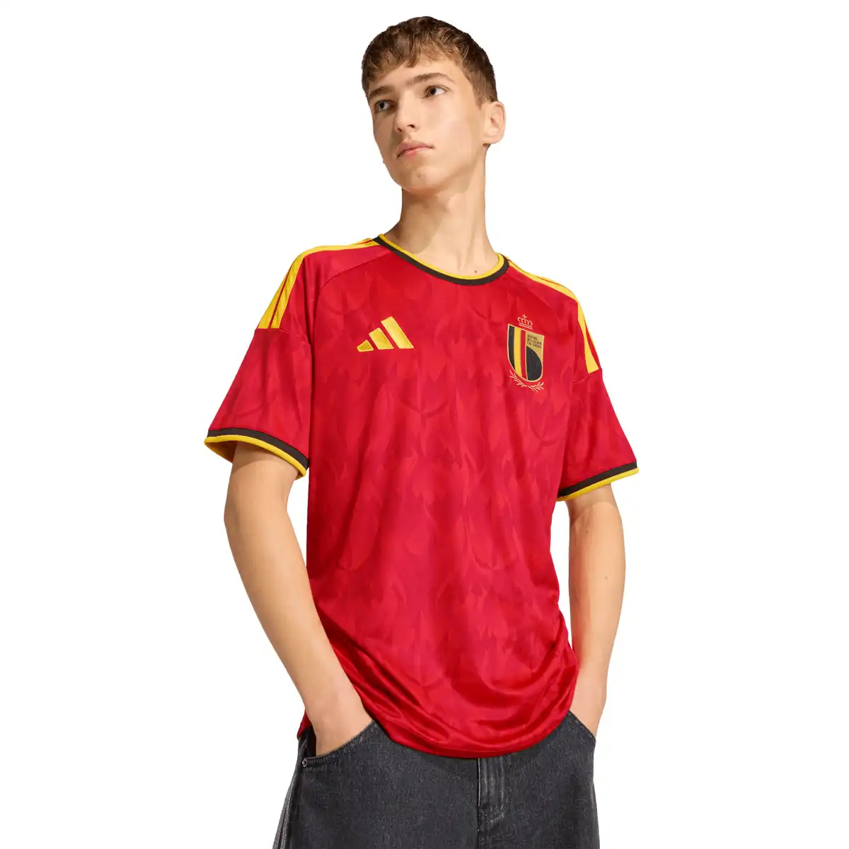 JM8381_6_APPAREL_On_Model_Detail_View_1_white.webp