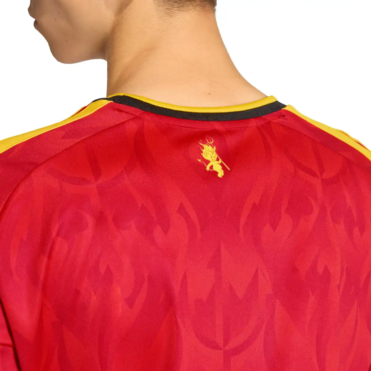 JM8381_7_APPAREL_On_Model_Detail_View_2_white.webp