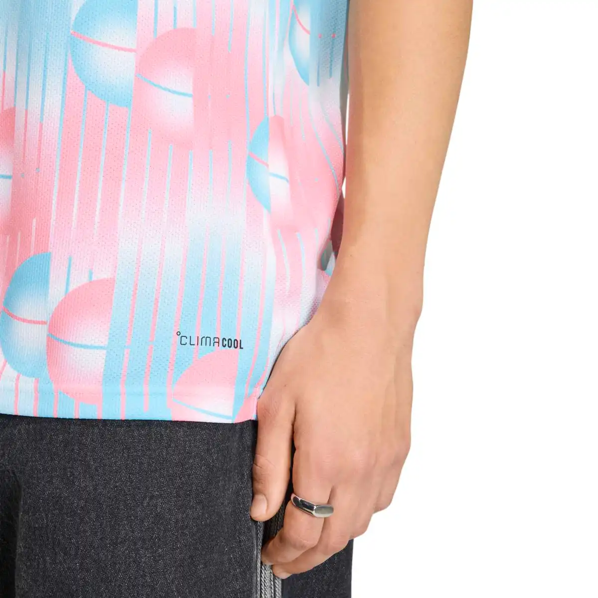 JM8386_8_APPAREL_On_Model_Detail_View_2_white.webp