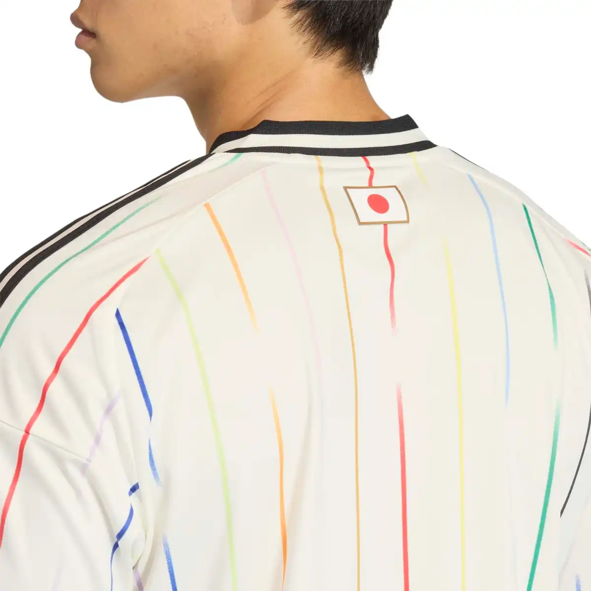 JN1872_8_APPAREL_On_Model_Detail_View_2_white.webp