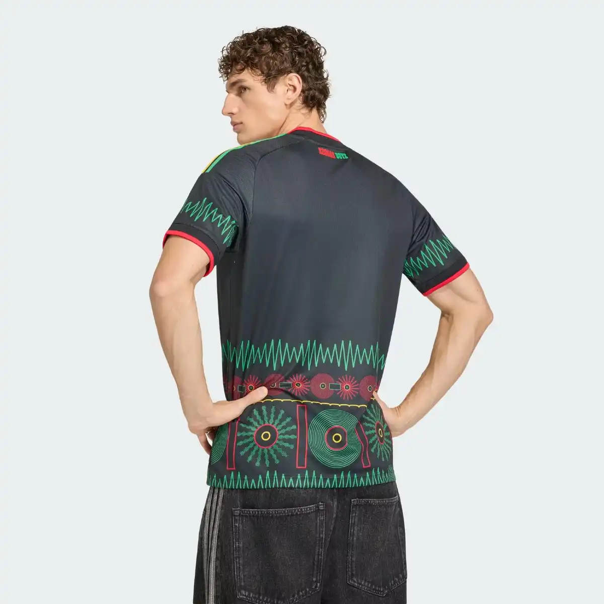 Jamaica_26_x_Bob_Marley_Away_Jersey_Black_KD0957_23_hover_model.webp