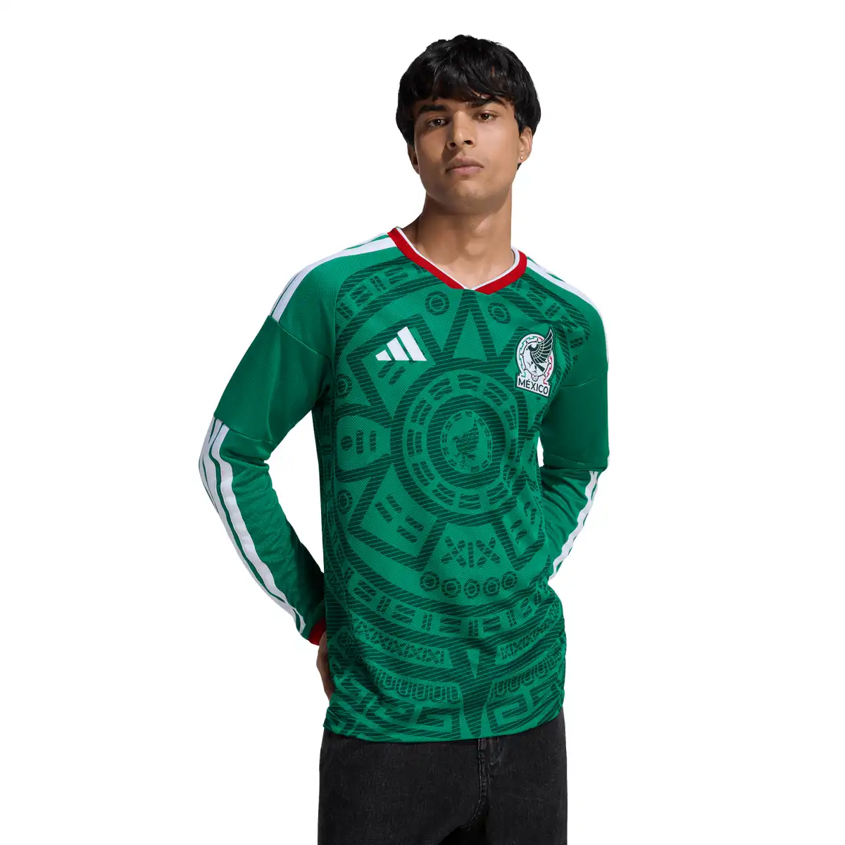 KA6058_3_APPAREL_On_Model_Standard_View_white.webp