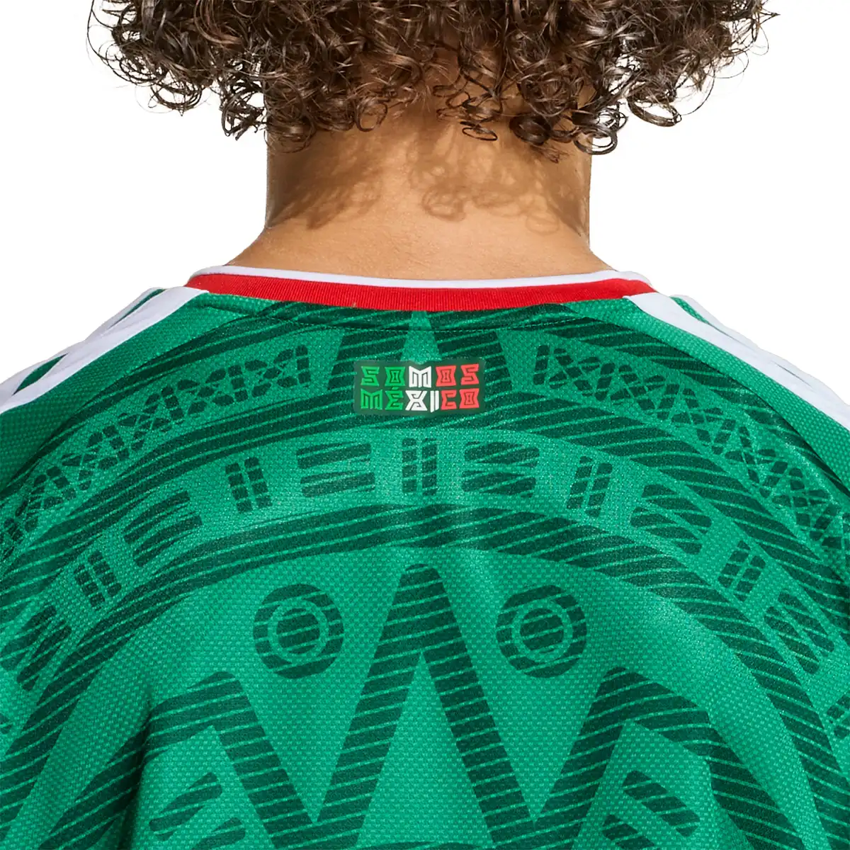 KA6062_6_APPAREL_On_Model_Detail_View_1_white.webp