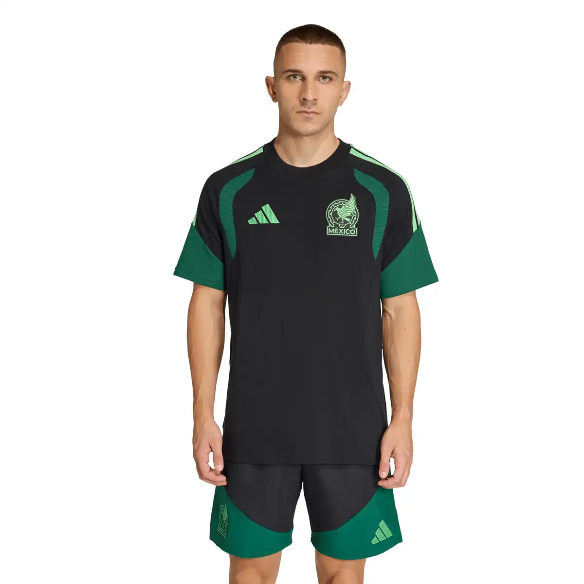 KB0917_2_APPAREL_On_Model_Standard_View_white.webp
